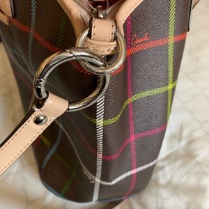 Coach handbag with strip to put over the shoulder